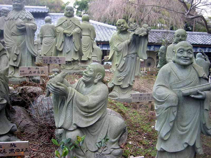 Stone statues in Arashiyama 