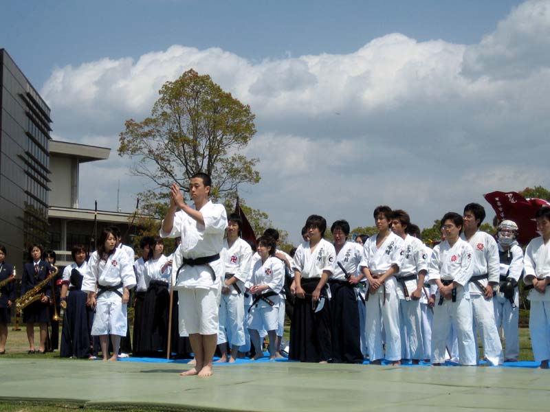 Lunchtime entertainment in the Ritsumeikan Quad 