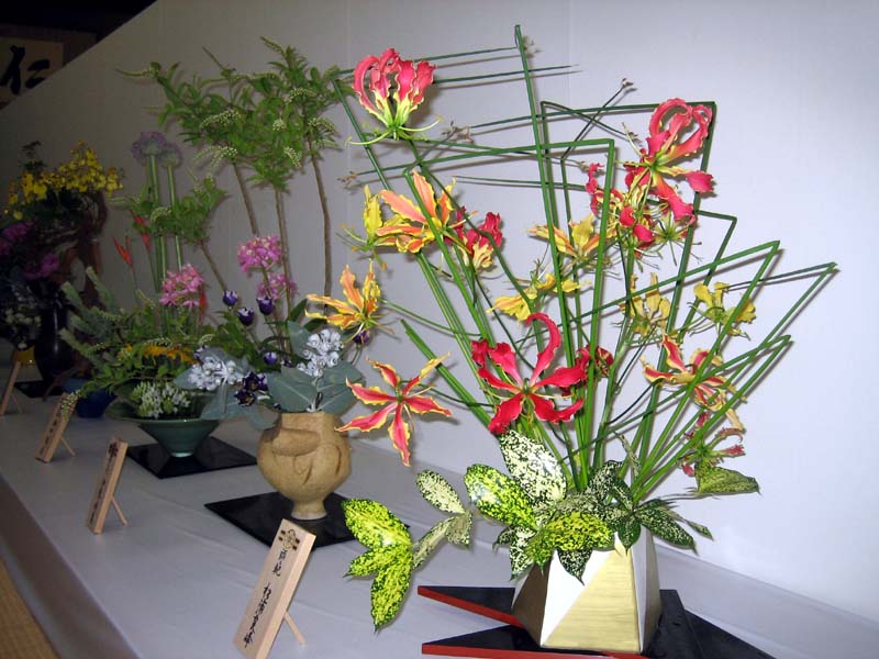 Ikebana exhibit at Ninnaji