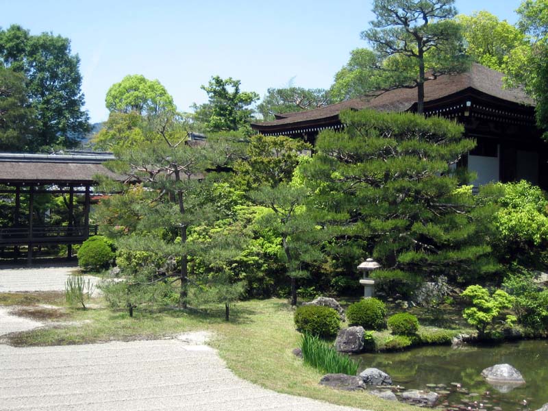 Another angle of the garden inside Ninnaji