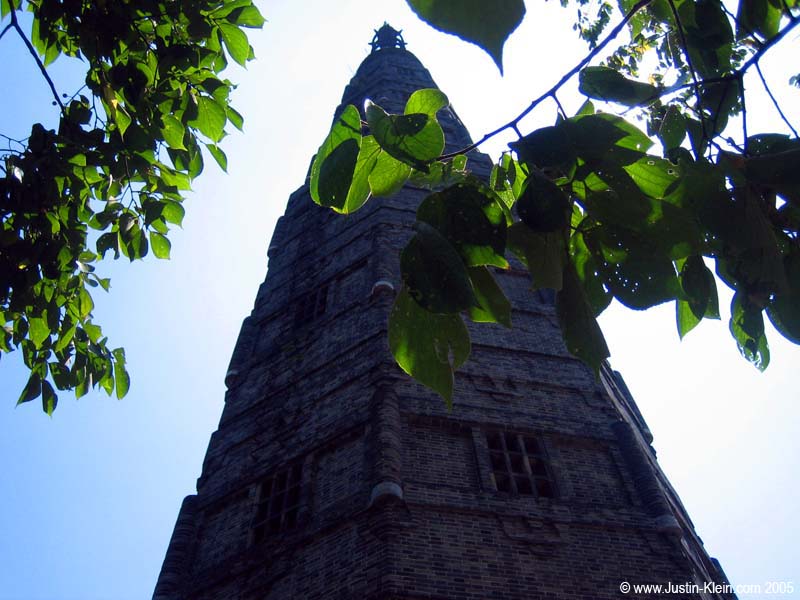 Baochu Pagoda in Hang Zhou (the same building as the last picture in my previous post).