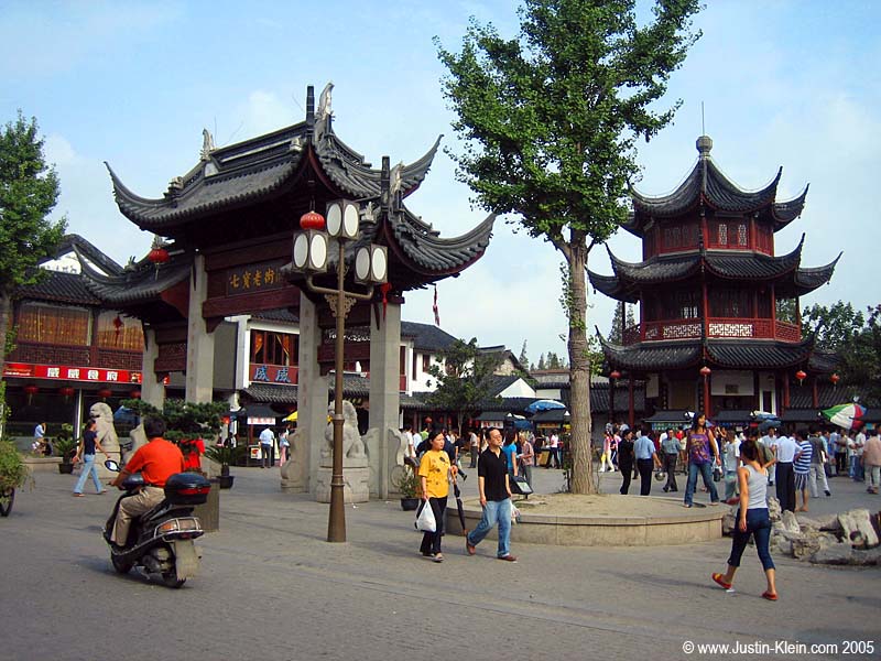 A cool little area we stumbled on while wandering aimlessly around the outskirts of Shanghai (discussed in my previous post).