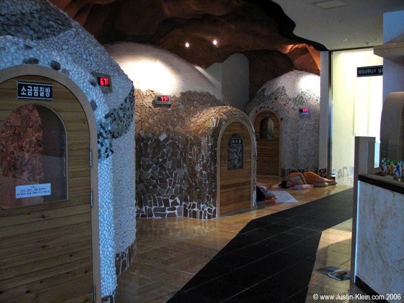 Igloo-like Sauna rooms in the Chimjilbang