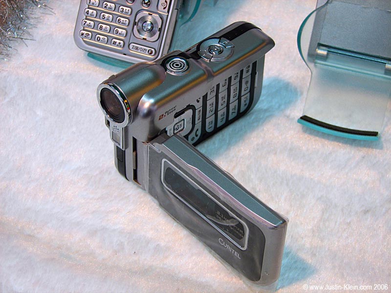 A cellphone/camcorder combination. I ask you, what are those American cellphone designers doing behind their desks all day??