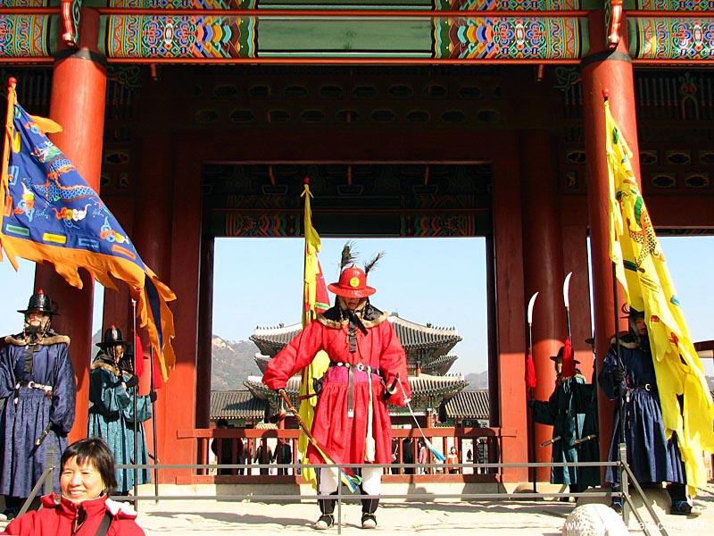 Bah! If only that one stupid tourist didn't jump into the picture! I did the best I could...