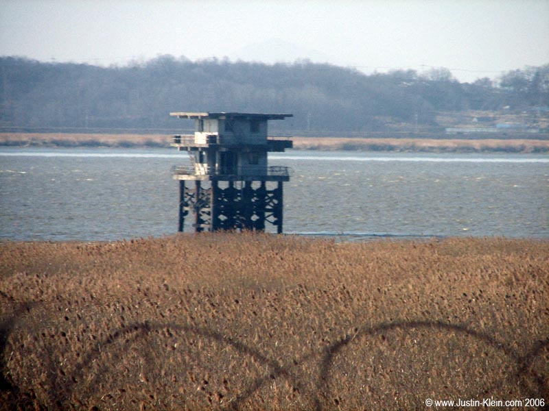 Note: this picture was <i>not</i> taken in the area that I'm describing here; photographs were strictly prohibited once we got within a half hour of the DMZ, with the exception of a few special areas.  I took this one as soon as I could on our way back from the DMZ. 