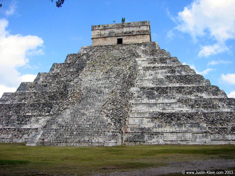Since I'll soon be returning to Japan, and will no doubt have countless Kyoto shots to populate these posts, I'm going with a slightly different photo scheme this time: Random pictures from my other international adventures. First up is Chichen Itza, Mexico.