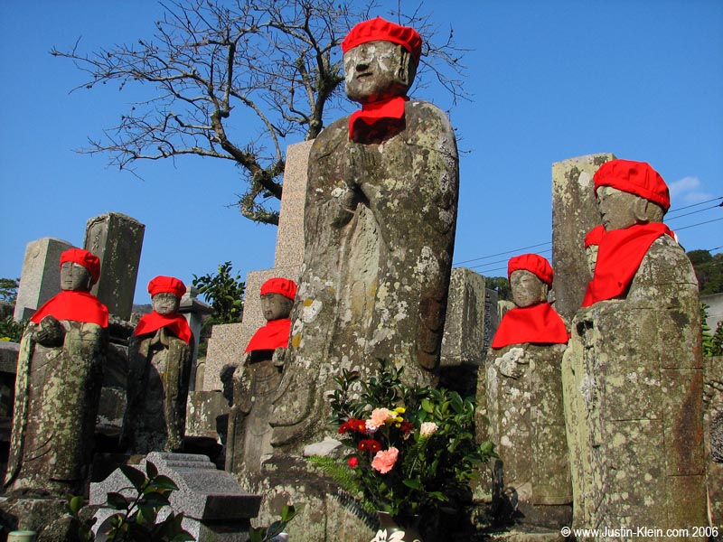Some statues or something. 
