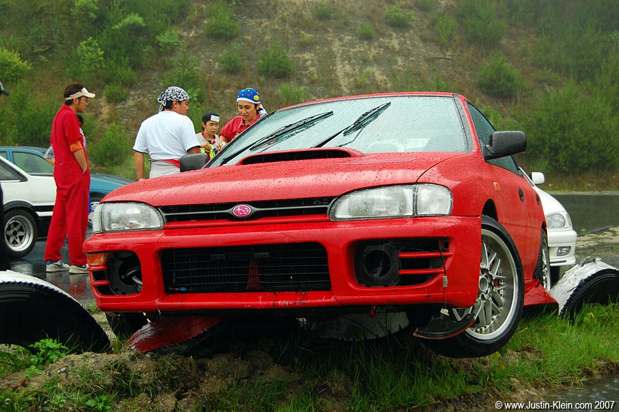 Oops! The guy in the white shirt and bandanna is Greasemonkey, and the guy in the red shirt and blue bandanna is the driver.