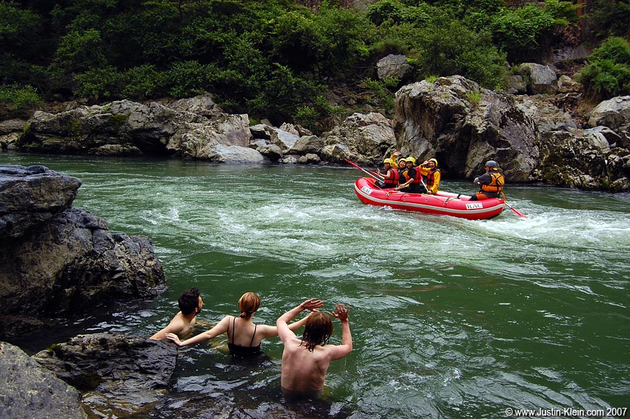 Surprised rafters wave to the crazy gaijin swimmers at Hodzukyo.