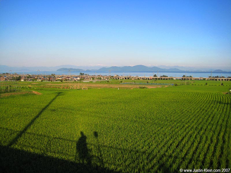 One of the many beautiful views on my long ride around Lake Biwa. 