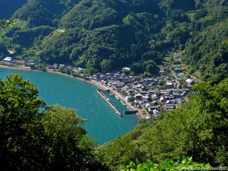 A little fishing village nestled on the Northern coast of Biwako. 