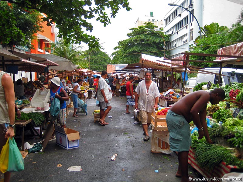 With Silvia's help, we came up with a number of activities to try and pass the rainy days.  One of them was this interesting yet small street market.  Cleanliness is next to godliness! 