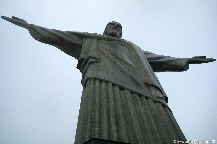However, I was able to get a few decent shots of the statue itself during a quick break in the rain.