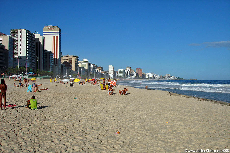 A SUNNY day at the beach!! This photo was not taken during Carnaval; I was warned not to have a digital camera visible in public at that time (unless I wanted to lose it...)
