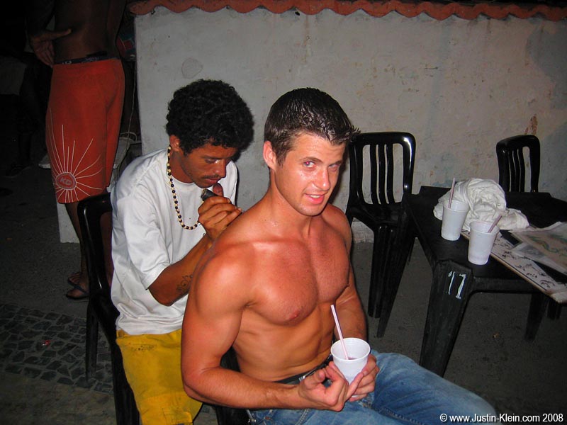 Getting my Henna tattoo
