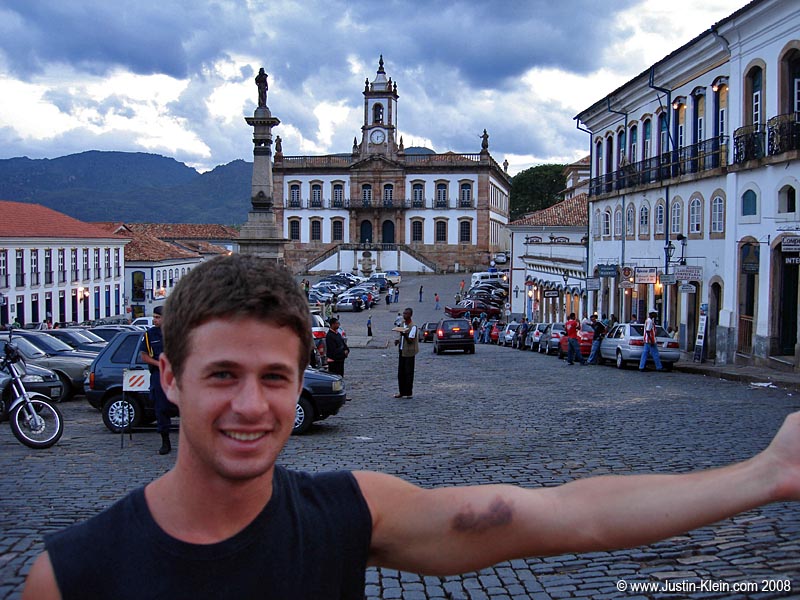 Showing off my bruised arm in town square, Ouro Preto. (See the post "Two More Nights in Araial") 