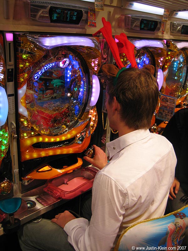 Peder trying his hand at Pachinko, one of the most prevalent Japanese activities which I'd <i>never</i> tried until this day.