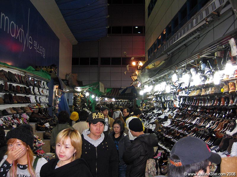 One of Dongdaemun's outdoor shoe sections.