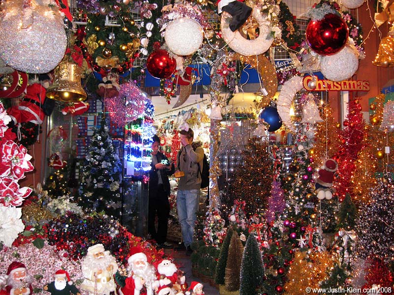 A Christmas decoration shop in Dongdaemun.