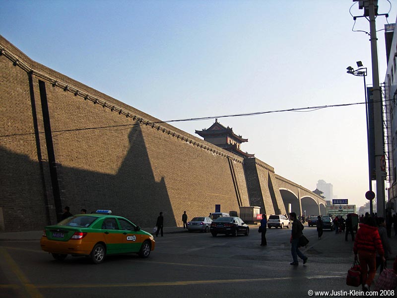 On a whole, I found Xi'an to be a very attractive city. Here's a shot of the outer city walls - it's one of the few cities in China where the walls are still standing.