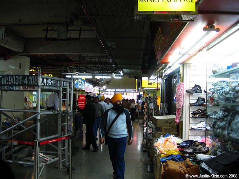 The first couple floors almost feel like a street market, composed of tiny little shops offering everything from kebab to SIM cards.