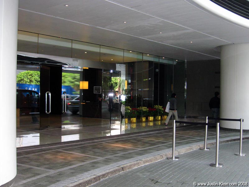 The entryway. The Conrad building is divided into two halves - 24 floors of regular hotel rooms, and 24 floors of serviced apartments (with 4 apartments per floor). Although hotel residents have full access to the hotel's amneties, many of the services - concierge, front desk, gym, etc - are completely independent and separate. This entrance is <i>only</i> for the apartments.