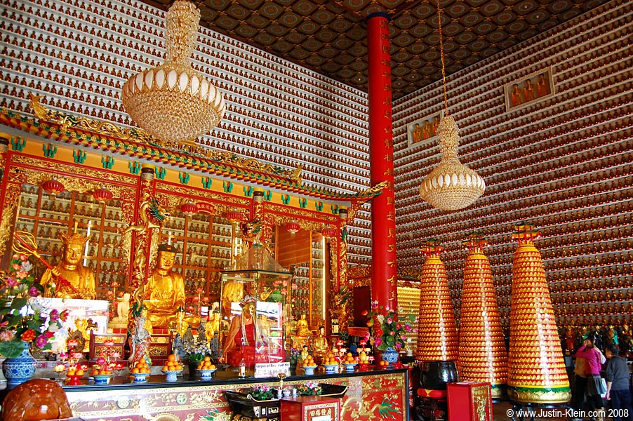 Look at all those freakin' buddhas! 