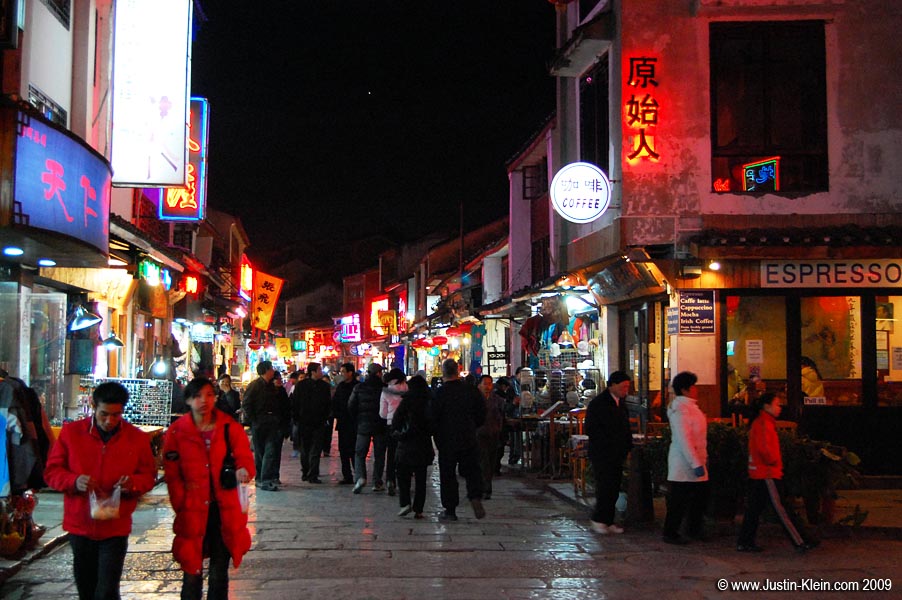 Xi Jie at night.