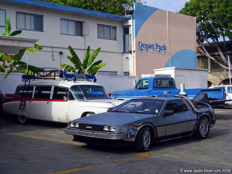 Rather than posting a photo of the gym itself, this was taken right across the street from it: the DeLorean from Back to the Future <i>and</i> the Ghostbusters car!  There's no question about it, I'm back in California. 