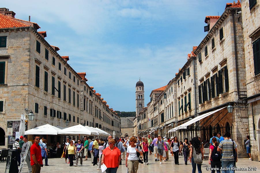 The one and only "main street" through the old city.