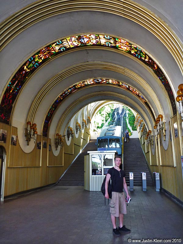 The funicular railway down to Podil.