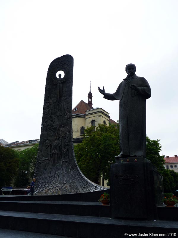 The unusual <i>Wave of National Revival</i> monument.