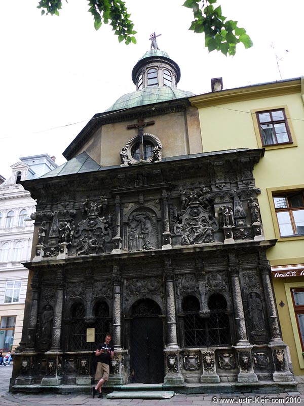 Could it be? Yes: it's another church!