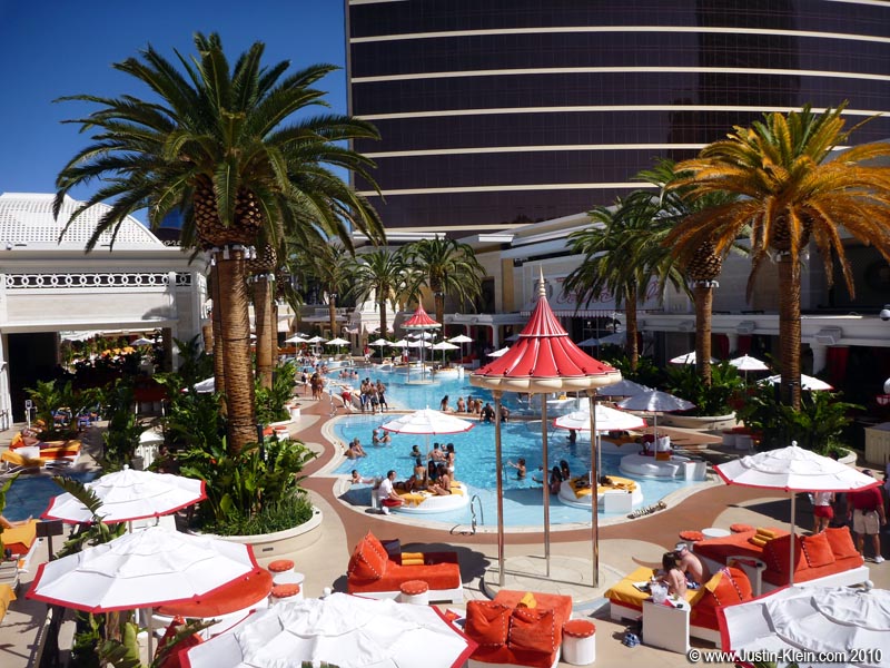 Alright, that's enough with the nerdy stuff - let's get on to some fun. Vegas, baby, VEGAS!