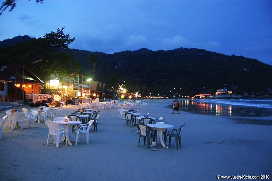 Haadrin beach in the early evening - before the parties begin.