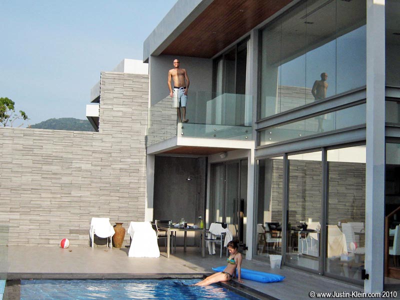 Wan & Stefano hangin' by the pool.