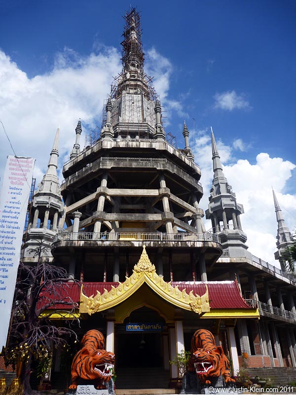A cool building at the base of the Tiger Cave Temple.