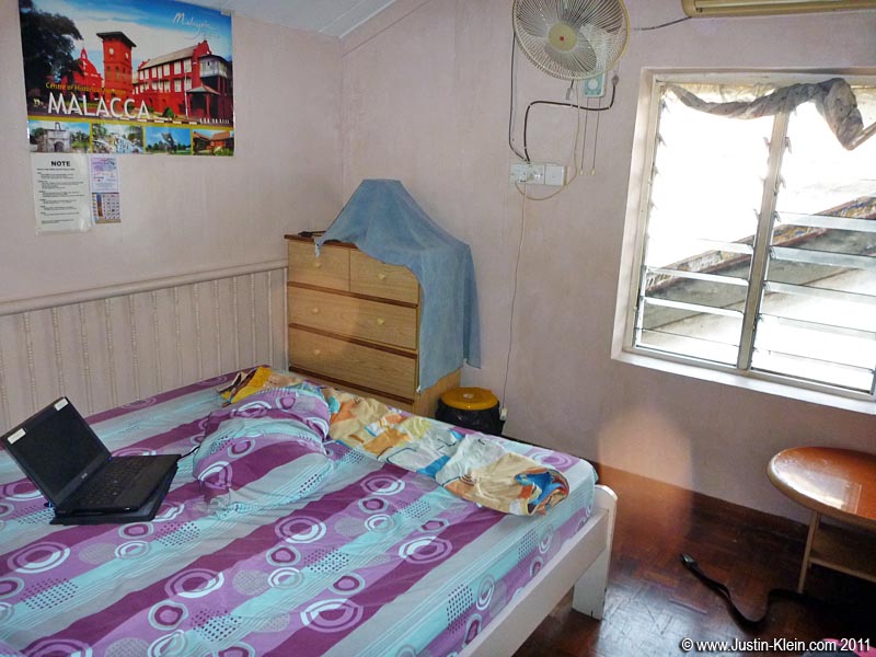 My mediocre little room at Love lane Inn - WITH a window.