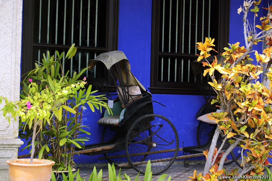 Some <i>really</i> old rikshaws.