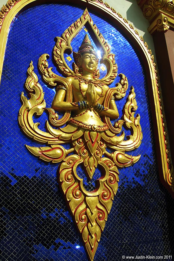 A glistening image outside Buppharam.