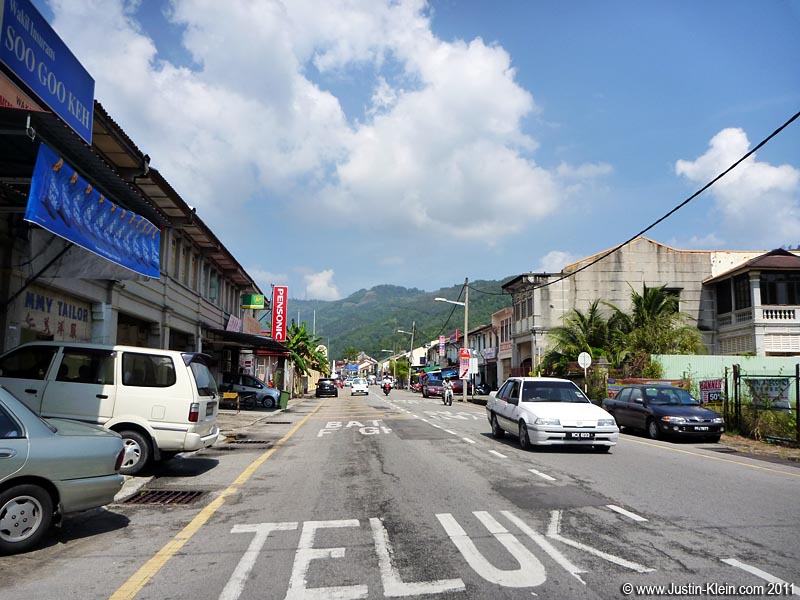 Pulling into Balik Pulau.