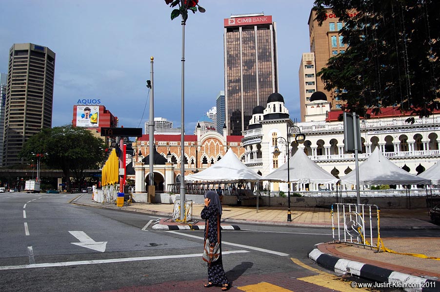 Walking towards the Sessions & Magistrates Courts.