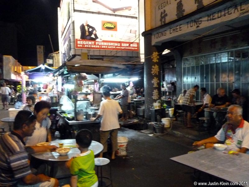 Malaysian Chinatowns are loaded with street carts - though unlike Thailand they close rather early.  Make sure you get your meals in time, or you might find yourself going hungry till morning!