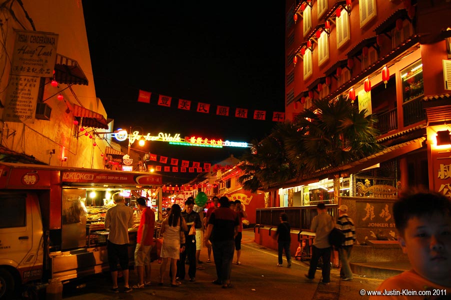 A street vendor sells his steaming-hot skewers.