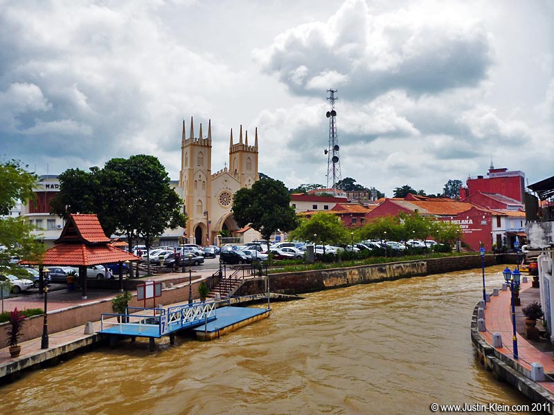 The Church of St. Francis Xavier as seen from a bridge over Sungai Melaka.