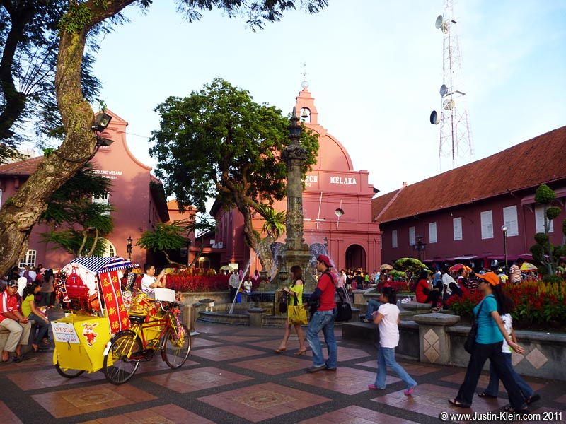 Chinese tourists in Dutch Square.