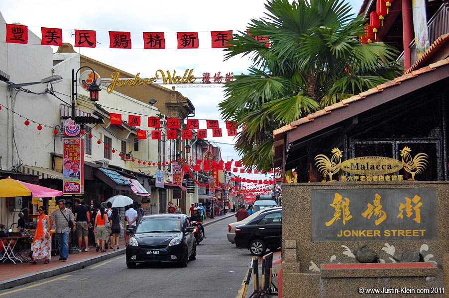 During the week, Jonker Walk is actually a pretty normal road - fully opened to vehicular traffic.