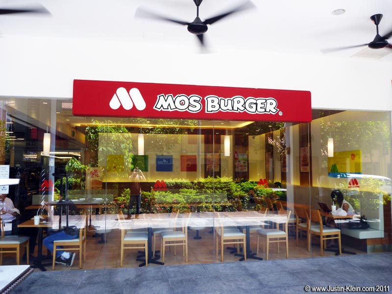 OMG OMG OMG...IT'S MOS BURGER!  My favorite burger joint in Japan, I haven't had one in years.  You <i>know</i> I stuffed myself for lunch ; )