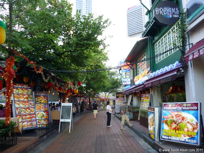 After Clarke Quay, I continued to Boat Quey - where Oliver and I had dinner on Friday.  Although full of affordable restaurants, the endless touts in this area make it a real nuisance to explore...